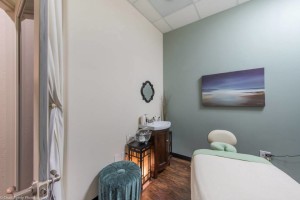 salon suites for rent