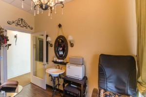 why chair rent when you can have a salon on your own